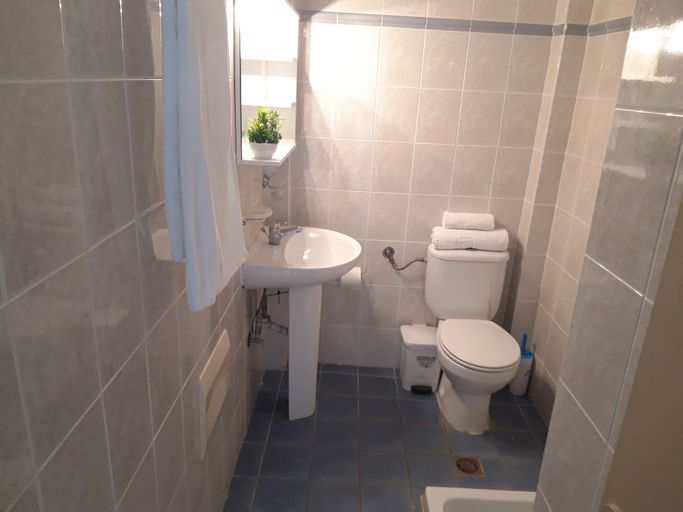 Bathroom 5, Sea Vessel, Crete