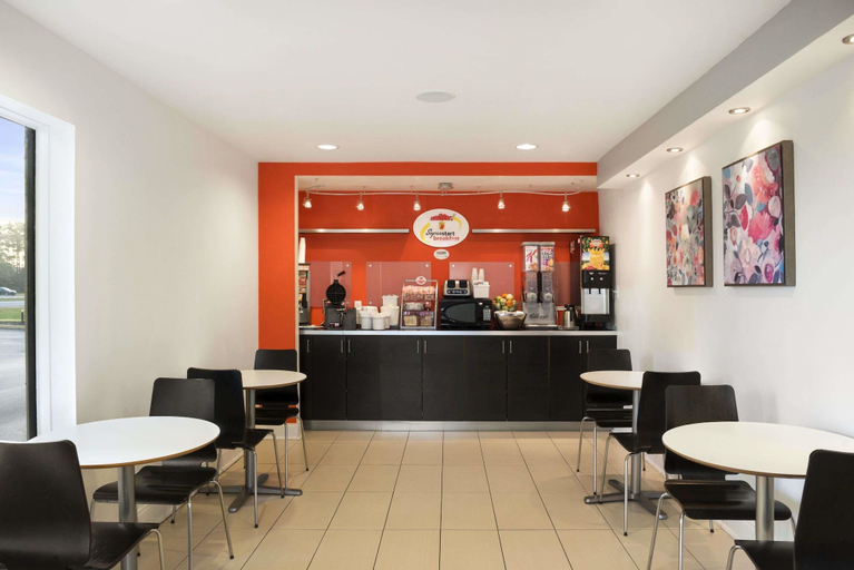 Food & Drinks 5, Super 8 by Wyndham Ormond Beach, Volusia