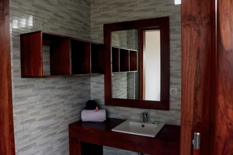 Bathroom 5, Medewi Beach Inn, Jembrana