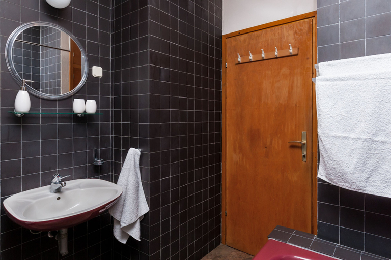 Bathroom 4, Old Town Experience, Bol