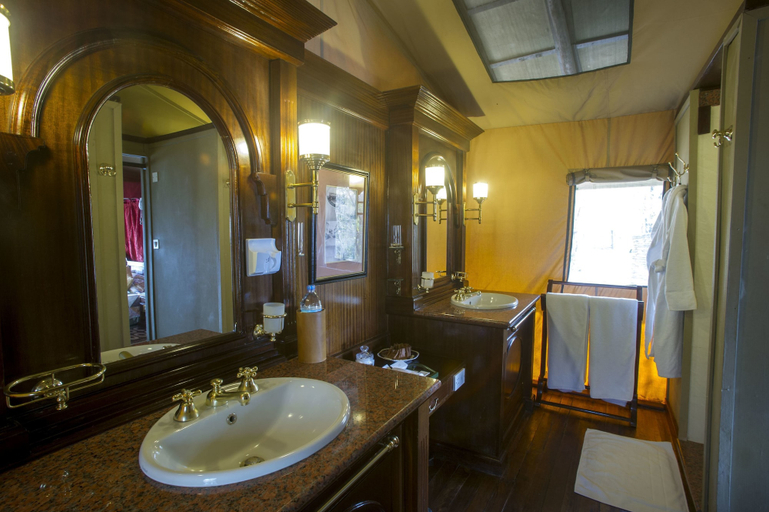 Bathroom 5, Kirawira Serena Camp, Serengeti