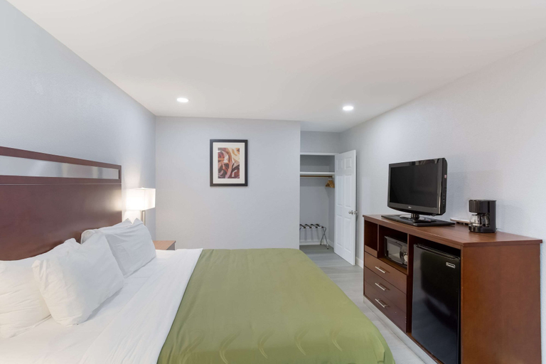 Bedroom 3, Quality Inn Redding near I-5, Shasta