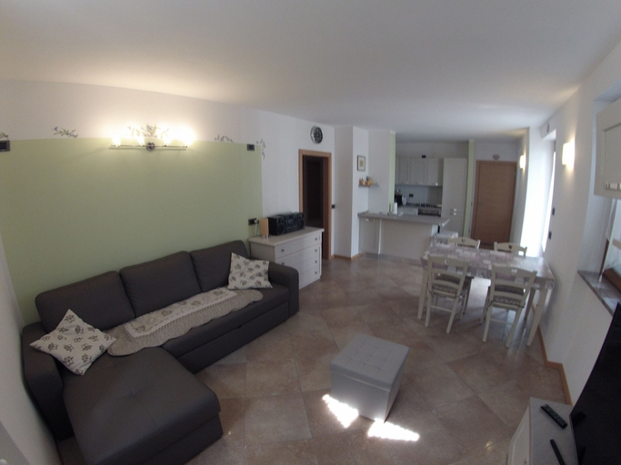Others 4, La bella corte, Trento