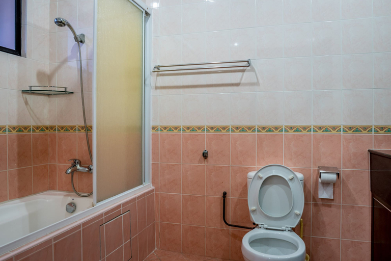 Bathroom 4, North Borneo Paradise @ Marina Court Resort Condo, Kota Kinabalu