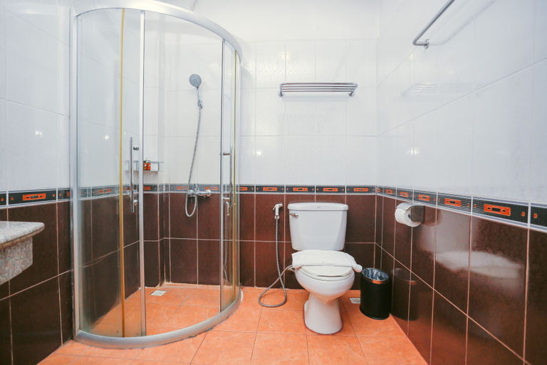 Bathroom 4, E-Outfitting Vang Thong Hotel, Luang Prabang