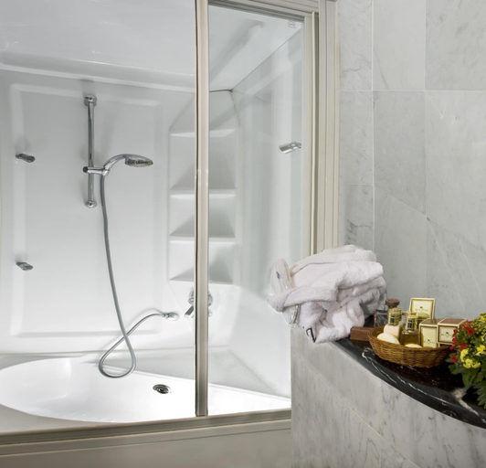 Bathroom 5, Hotel Savoy, Pesaro E Urbino