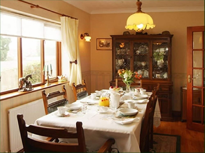 Food & Drinks 4, Erris Villa, Powys