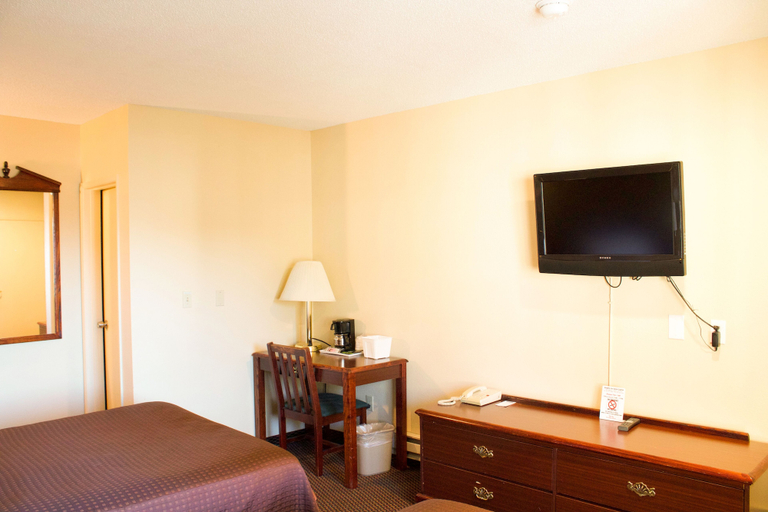 Bedroom 3, Knights Inn Salem, OR, Marion