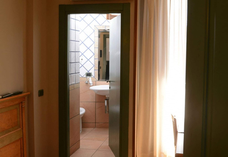 Bathroom 4, Hotel Santa Caterina, Napoli