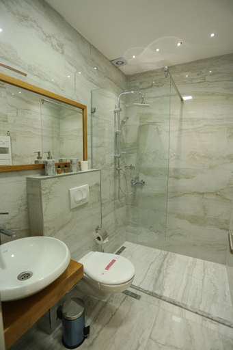 Bathroom 3, Hotel Edi Imperial, Prizren