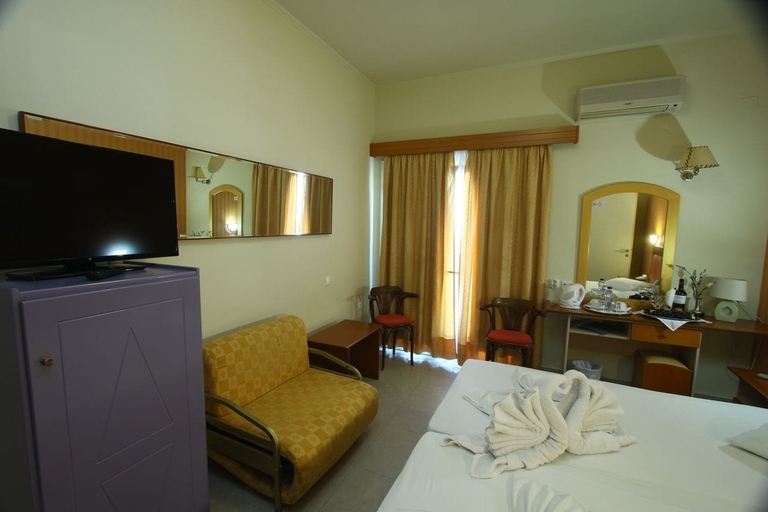 Bedroom 3, Mantas Hotel, Peloponnese