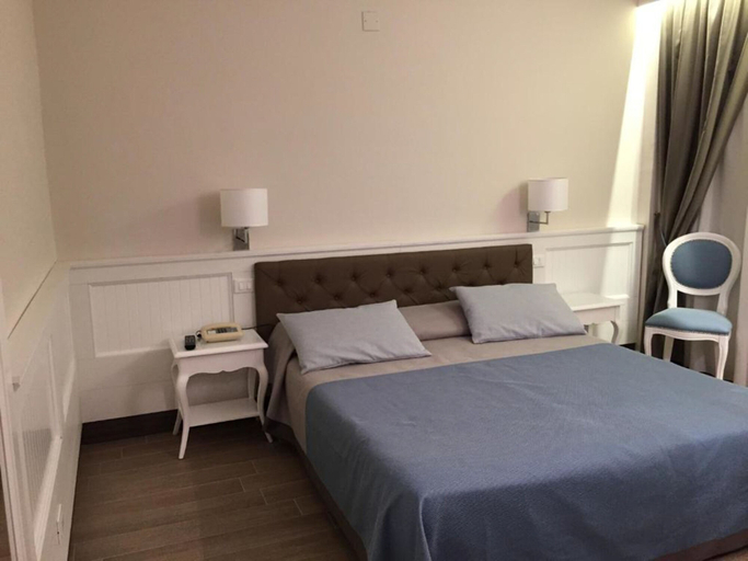 Bedroom 3, Grand Hotel Montesilvano, Pescara