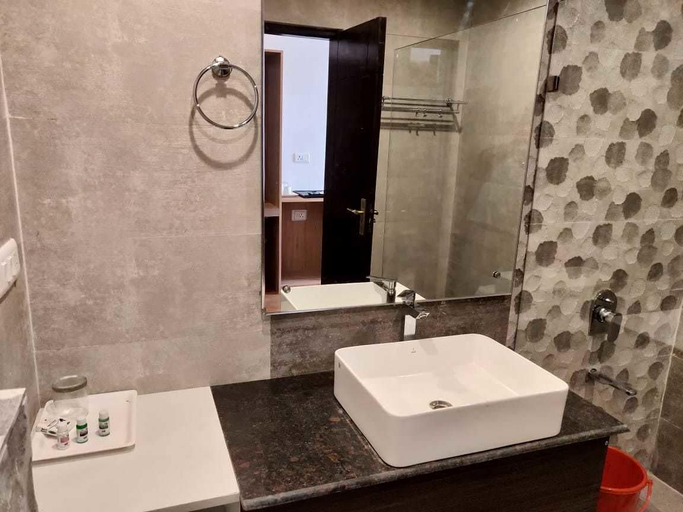 Bathroom 5, Parwati Retreat, Almora