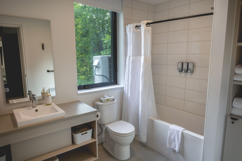 Bathroom 5, Duchesnay - SEPAQ, La Jacques-Cartier