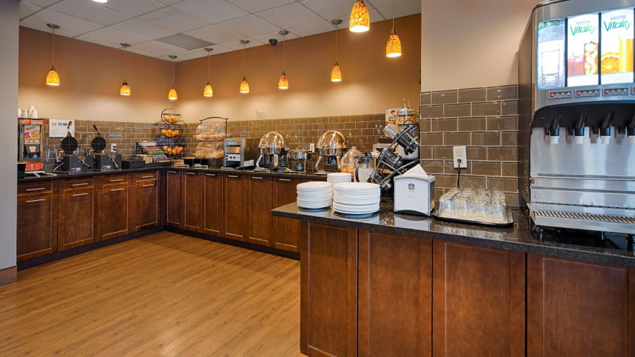 Food & Drinks 5, Best Western Blairmore, Division No. 11