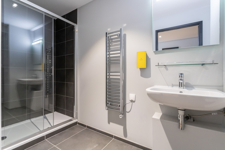 Bathroom 5, Staycity Aparthotels, Bordeaux City Centre, Gironde