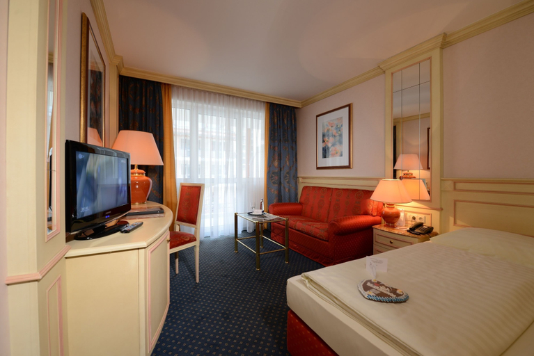Bedroom 3, The Monarch Hotel, Kelheim