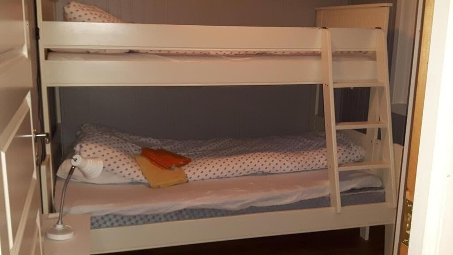 Bedroom 2, Svensby Tursenter, Lyngen