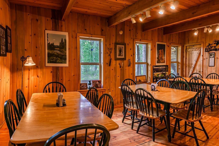 Food & Drinks 5, Sun Mountain Ranch Bunkhouse - Near Crater Lake, Klamath