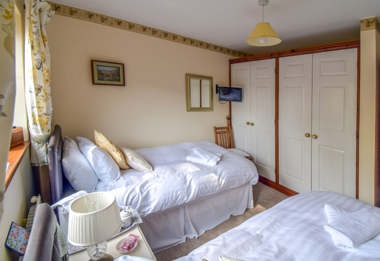 Bedroom 2, Erris Villa, Powys
