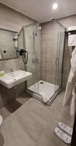 Bathroom 5, Bontiak Hotel, Shevchenkivs'kyi