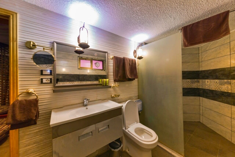 Bathroom 4, Memories Aicha Luxury Camp, Aqaba