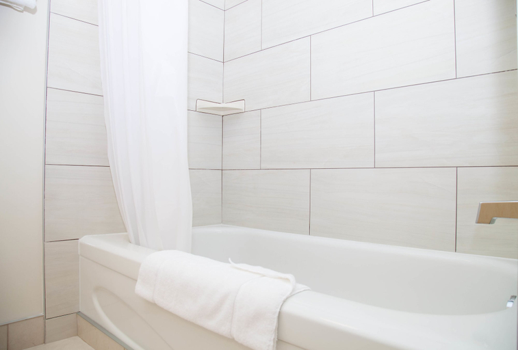 Bathroom 4, Twin Pine Inn & Suites, Division No. 14