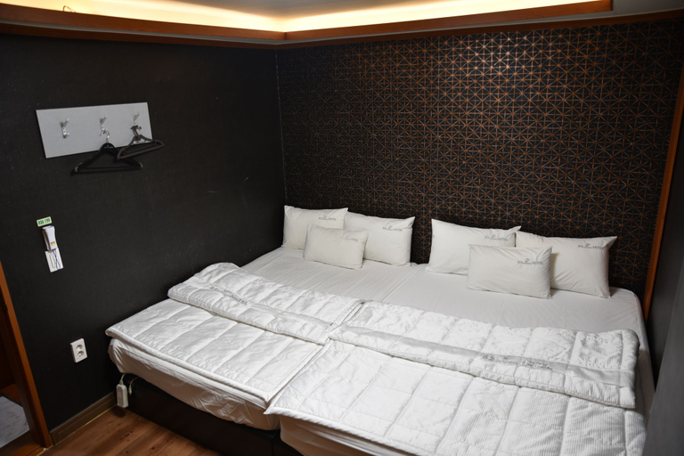 Bedroom 3, BSB Hotel, Dong