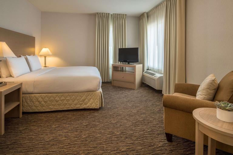 Bedroom 4, DoubleTree by Hilton Hotel Vancouver, Clark