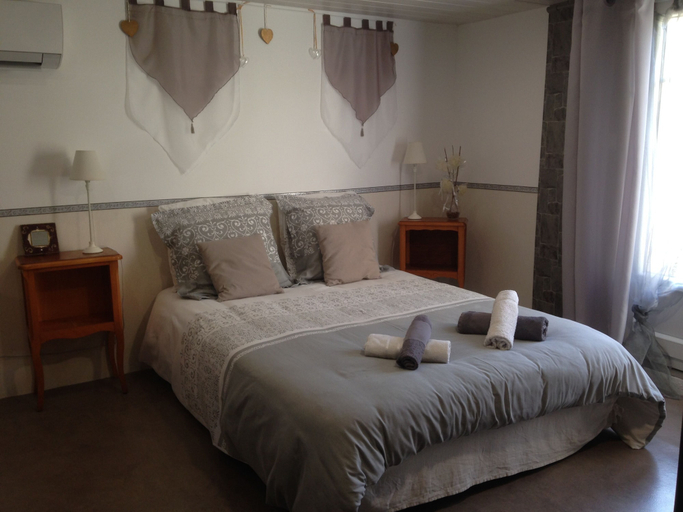 Bedroom 1, Chambres d'Hotes Hola, Mayenne