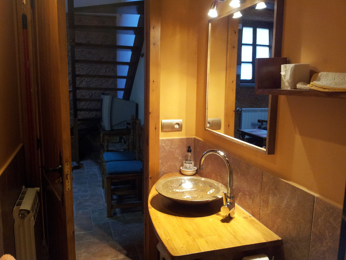 Bathroom 3, Can Llorenç, Tarragona