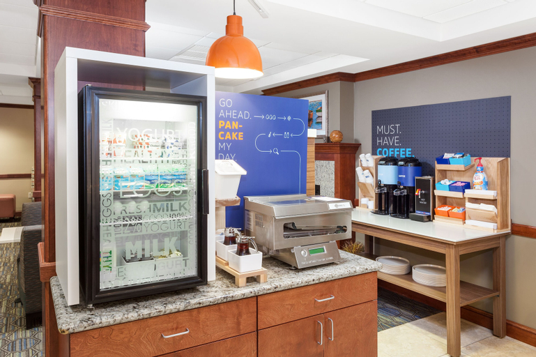 Food & Drinks 5, Holiday Inn Express Hotel & Suites Seabrook by IHG, Rockingham