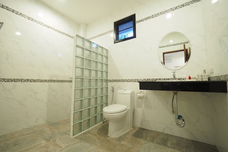 Bathroom 5, Chanapha Residence, Mueang Krabi