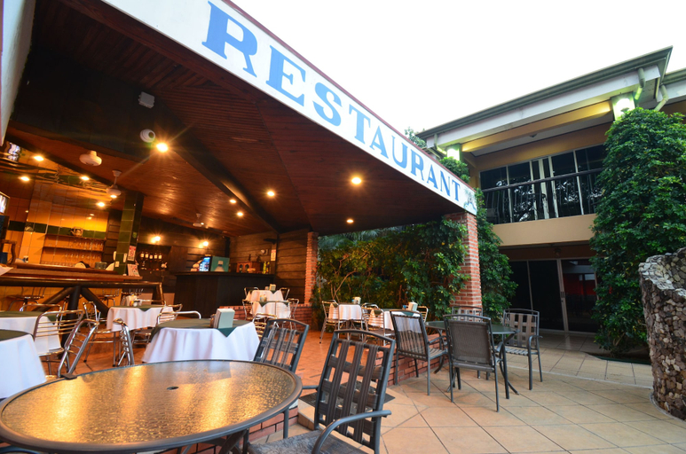 Food & Drinks 5, Hotel Mangaby, Carrillo