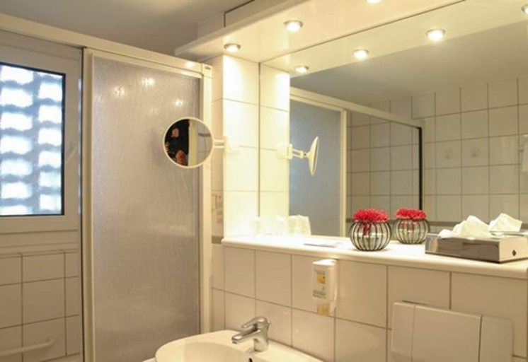 Bathroom 5, Hotel Park Soltau, Heidekreis