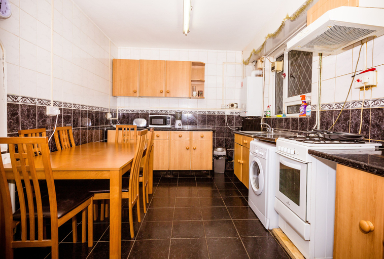 Others 4, Colebert Avenue Apartment, London