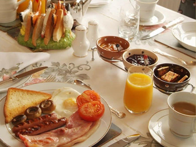 Food & Drinks 5, Erris Villa, Powys