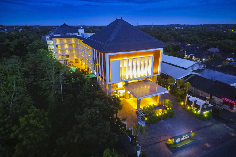 Exterior & Views 25