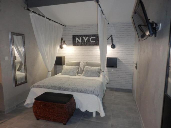 Bedroom 4, Mas Les Vieux Chenes, Bouches-du-Rhône