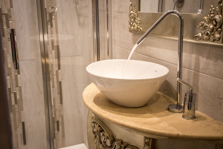 Bathroom 3, Dolci Mura Luxury Rooms, Siena