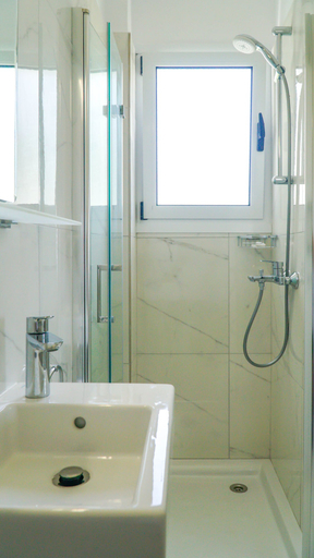 Bathroom 4, Rododafni Beach Apartments