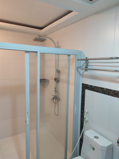 Bathroom 5, Seascape Resort, Bauan