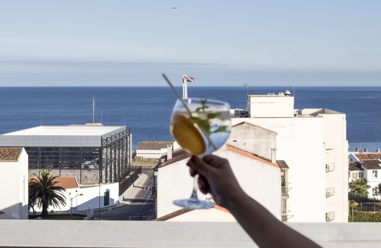 Exterior & Views 14