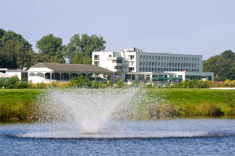Exterior & Views 18