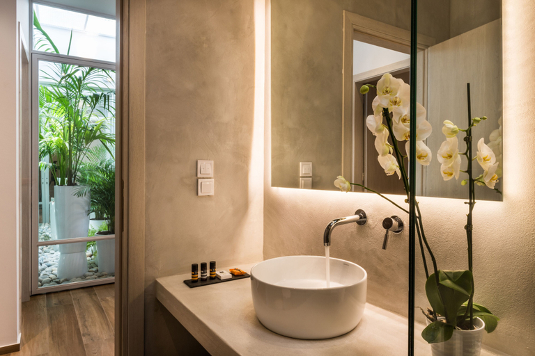 Bathroom 4, No17 Pireos Street, Crete
