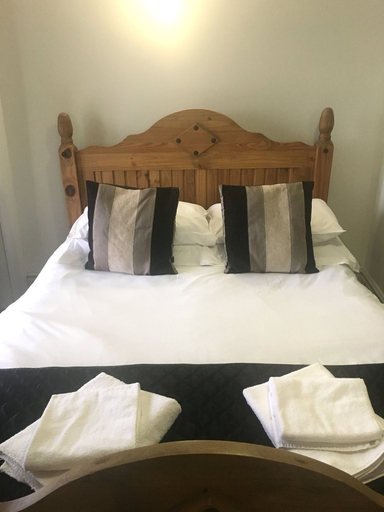 Bedroom 4, Littledean House Hotel, Gloucestershire