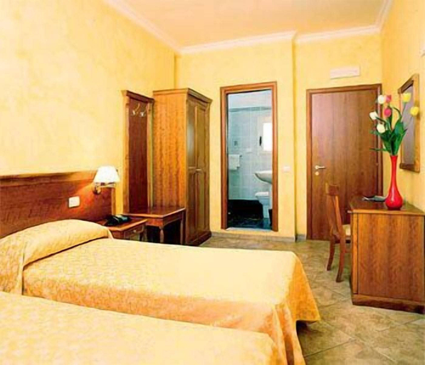 Bedroom 2, Hotel Kriss, Rome