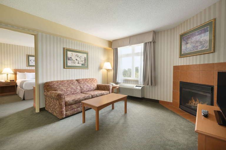 Bedroom 5, Days Inn by Wyndham Orillia, Simcoe
