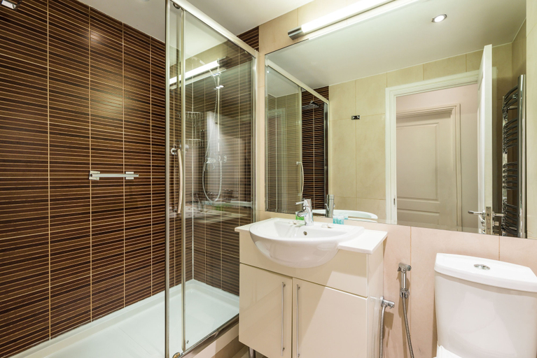 Bathroom 3, Kensington Hotel Apartments, London