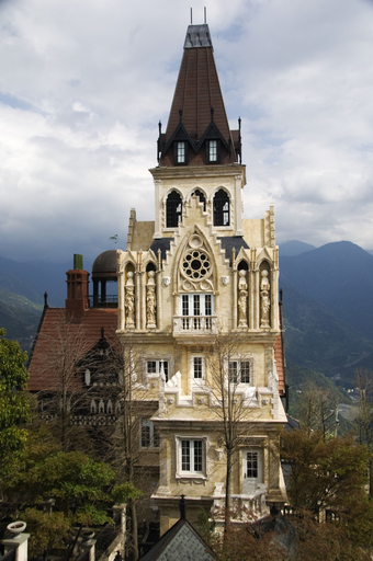 Exterior & Views
